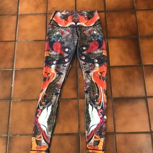 NWOT YOGA DEMOCRACY WORN ONCE!! SIze M.